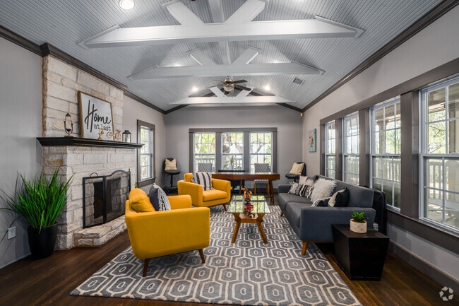 Oficina de arrendamiento - Tramor at Oak Run