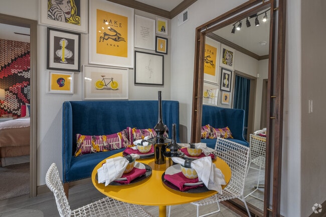 Interior Photo - Lakes at 610