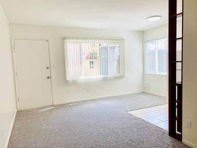 Foto del edificio - BAYSIDE STUDIO IN MISSION BEACH - ONLY $ 1695/mo!