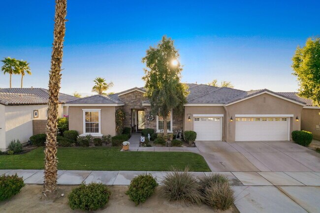 Building Photo - 60602 Juniper Ln