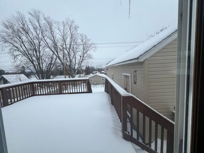 Foto del edificio - Click the “Apply Now” button or email wapmrentals@gmail.com for a prompt response.