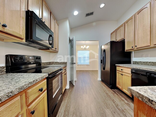 Foto del edificio - 587 Arborwood Dr