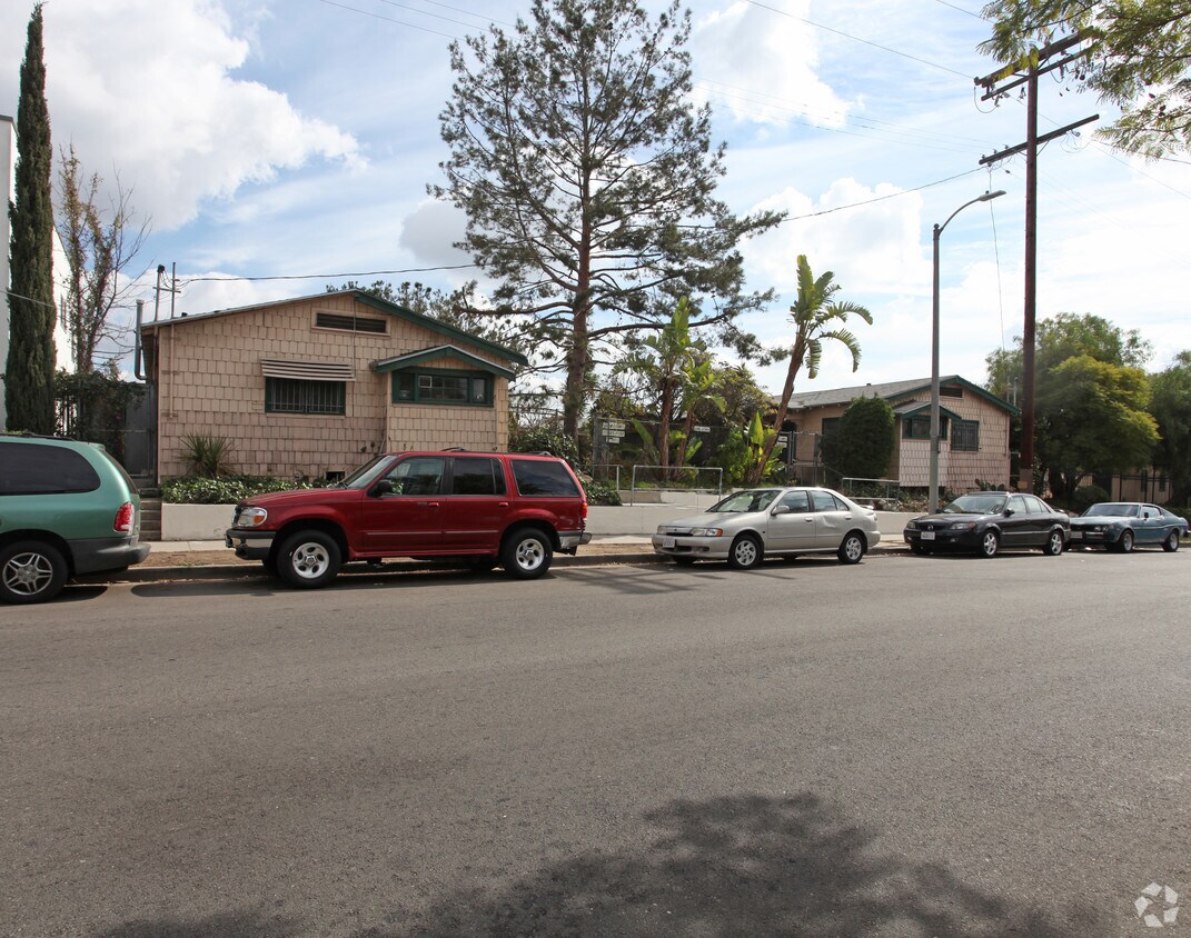 Primary Photo - 1146-1154 1/2 N Madison Ave