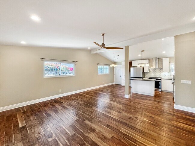 Building Photo - Charming & Spacious 3BD/2BA House in Clair...