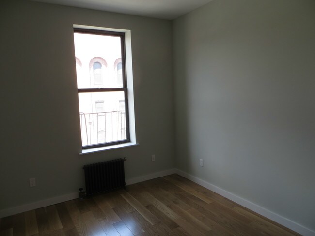 Building Photo - 490 Jefferson Ave