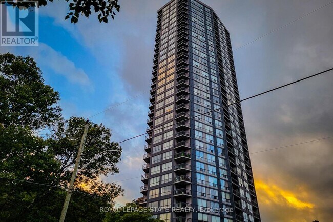 Building Photo - 150 Charlton Ave E