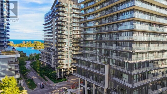 Building Photo - 38-PH438 Annie Craig Dr