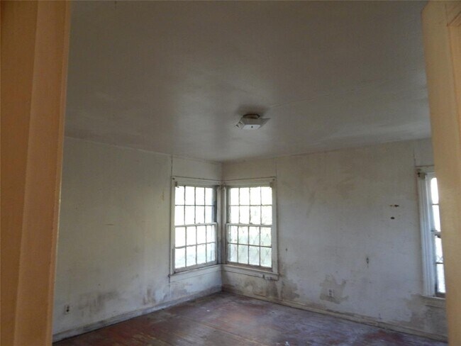 Building Photo - 3205 Francis St