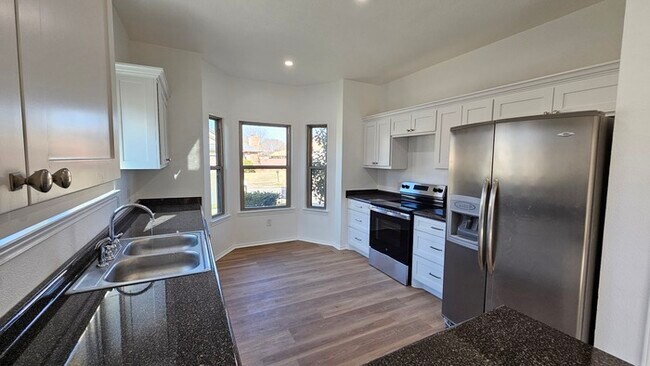 Building Photo - 3/2/2 Fresh Remodel