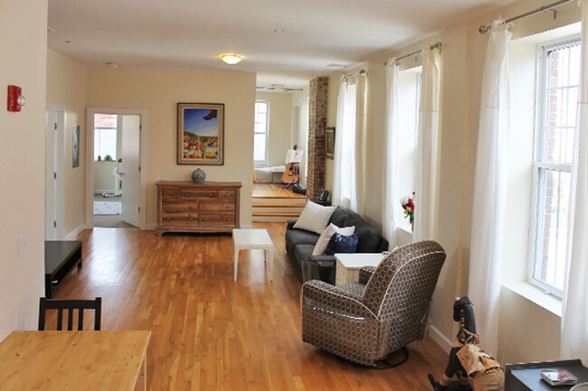 Foto del edificio - Feb move in - spacious 2BR in downtown Sal...