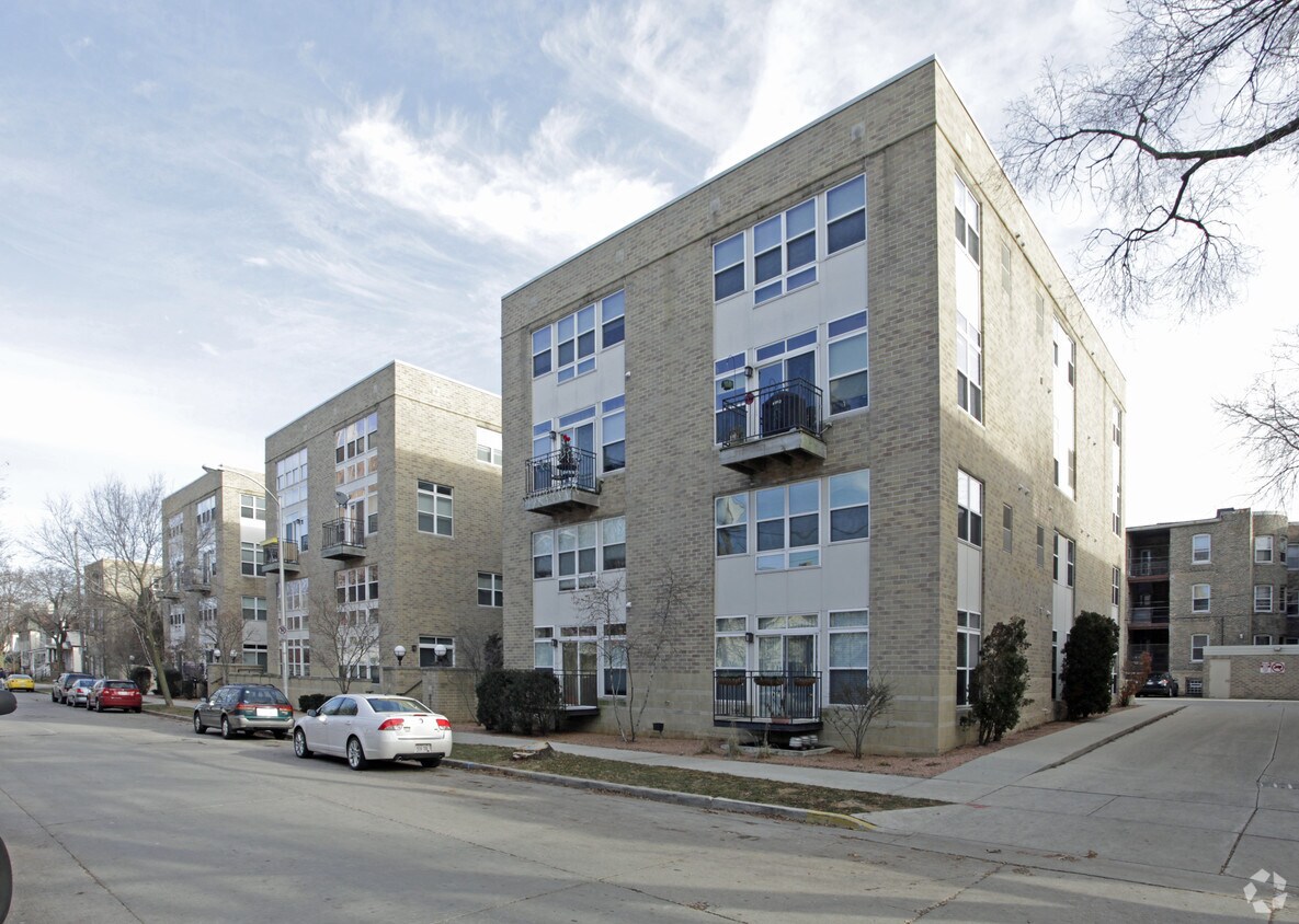 Primary Photo - 1550 N Warren Ave