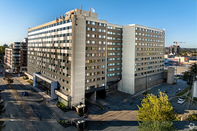 Building Photo - Quinpool Tower