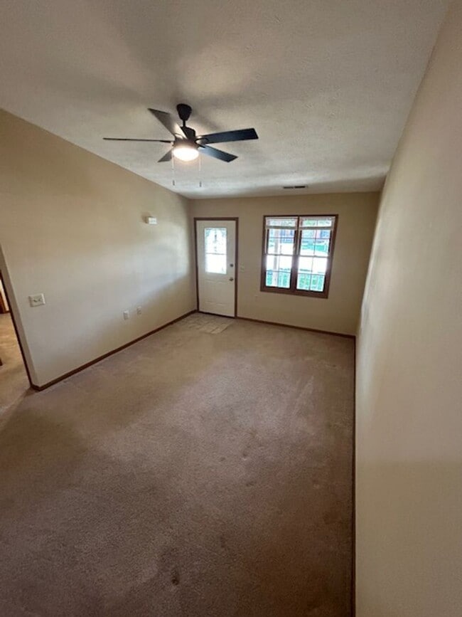Building Photo - Ranch Condo with 2 Bedrooms, 1 Bath, and 1-Car Attached Garage in Troy, Ohio - Coming in July!