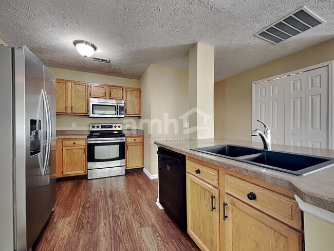 Building Photo - 9909 Olde Park Dr