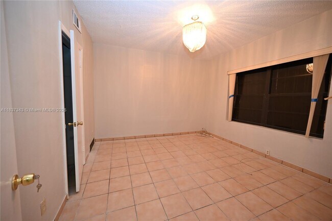 Foto del edificio - 3444 NW 4th St