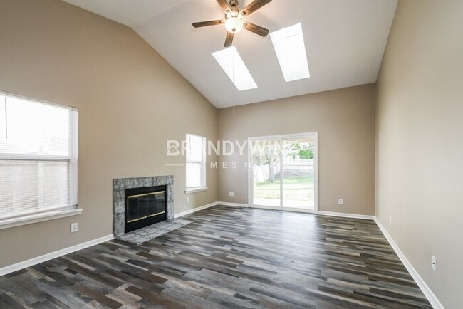 Building Photo - 3231 Village Park N Dr