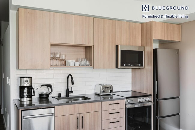 Building Photo - 104 12th Ave