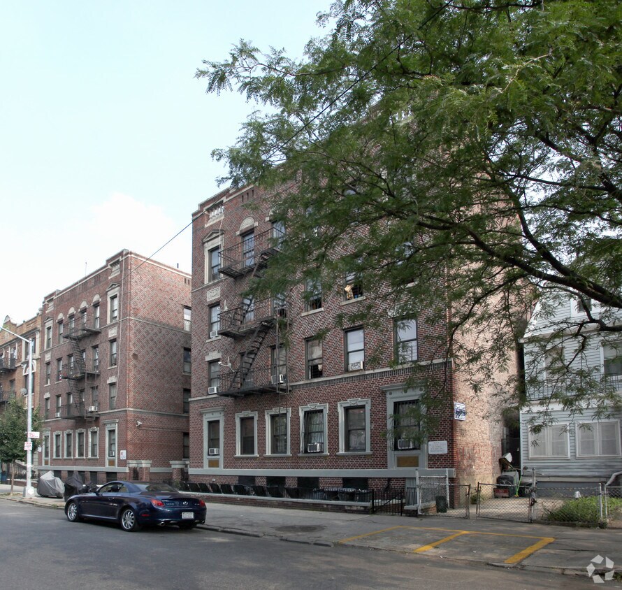 Primary Photo - 49 Clarkson Ave