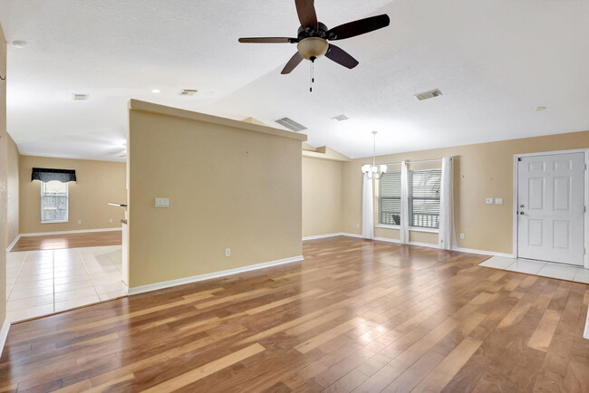 Foto del edificio - 6640 NW Omega Rd