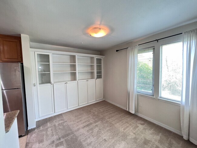 Building Photo - $500 Move in Special!!!!!