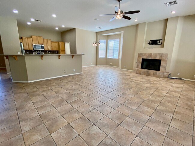 Building Photo - 3-bedroom with a pool in Ahwatukee!