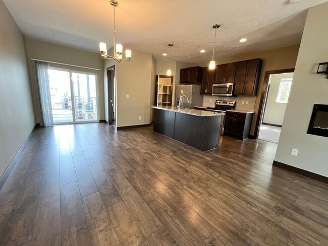 Building Photo - 3 Bed/2.5 Bath Townhome in Downtown Sioux Falls!!