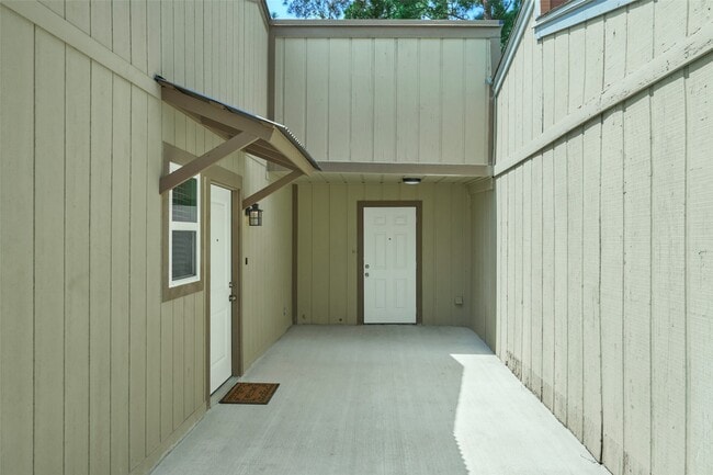 Building Photo - 20 Harbour Row Dr