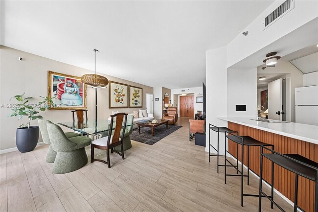 Building Photo - 20281 E Country Club Dr