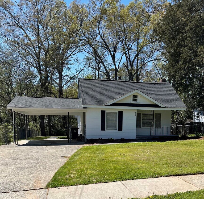 Foto principal - 3 Bedroom RANCH!! ***$200 FREE GROCERIES***