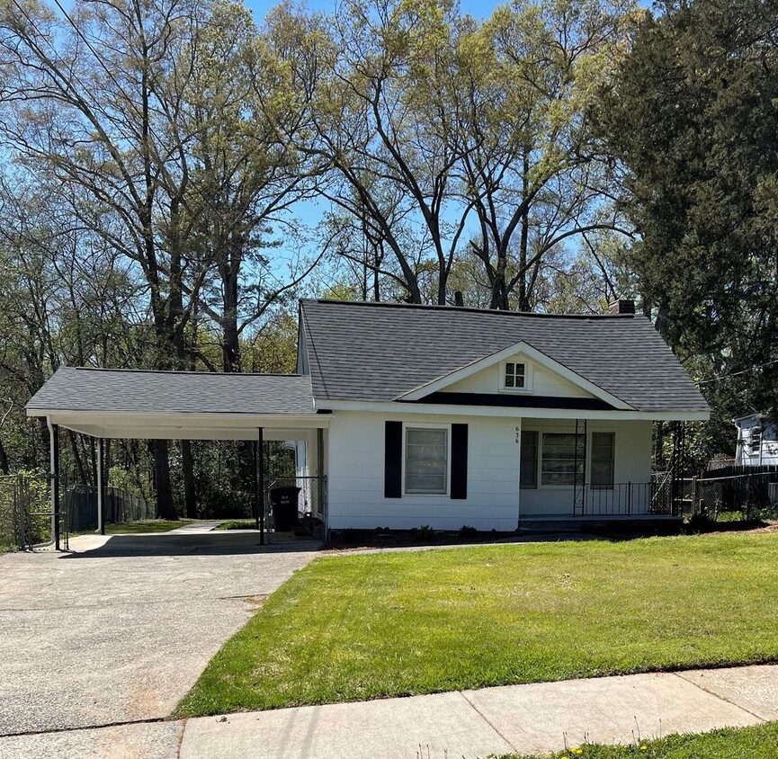 Foto principal - 3 Bedroom RANCH!! ***RENT SPECIAL: 2 WEEKS...