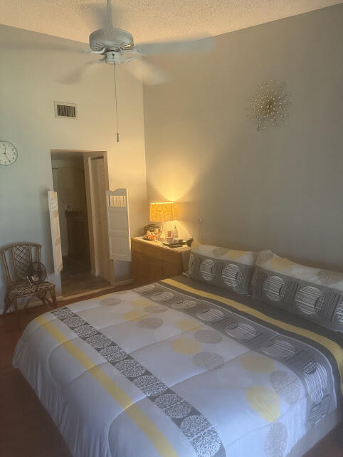 Foto del edificio - 7855 Willow Springs Dr