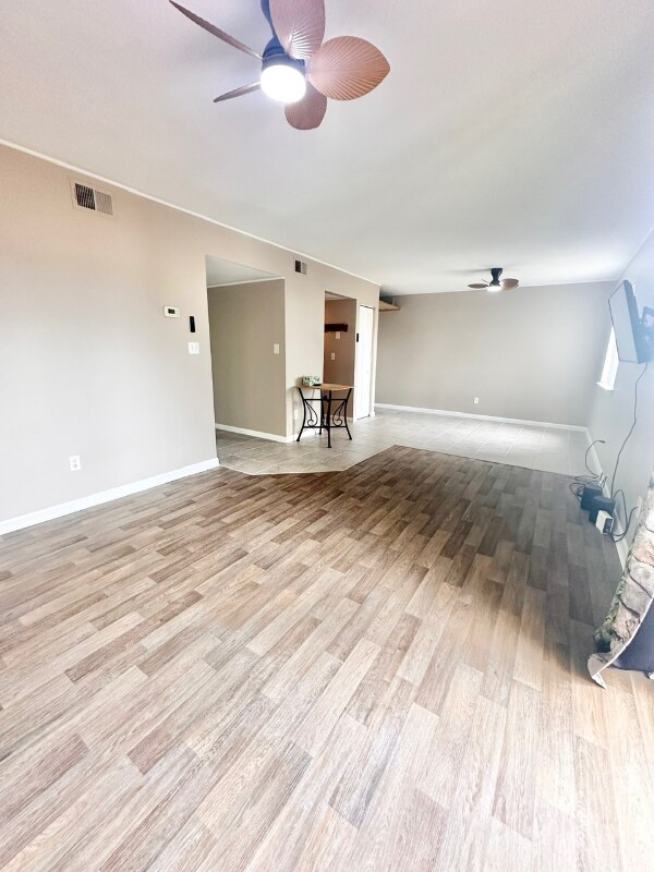 Foto del edificio - 308 Miracle Strip Pkwy SW