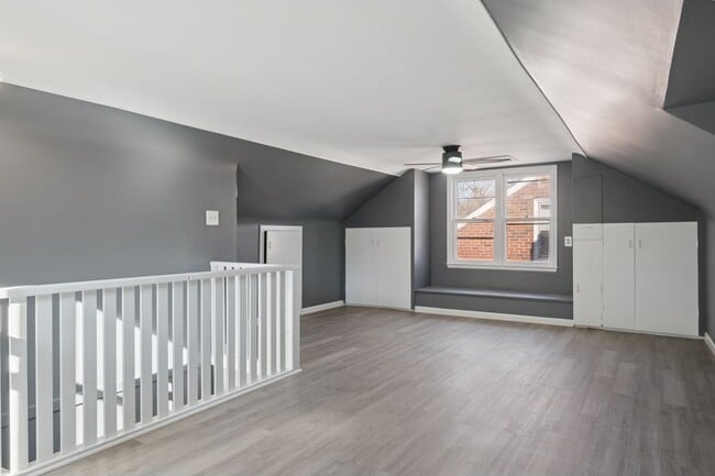 Building Photo - 11285 Lakepointe St