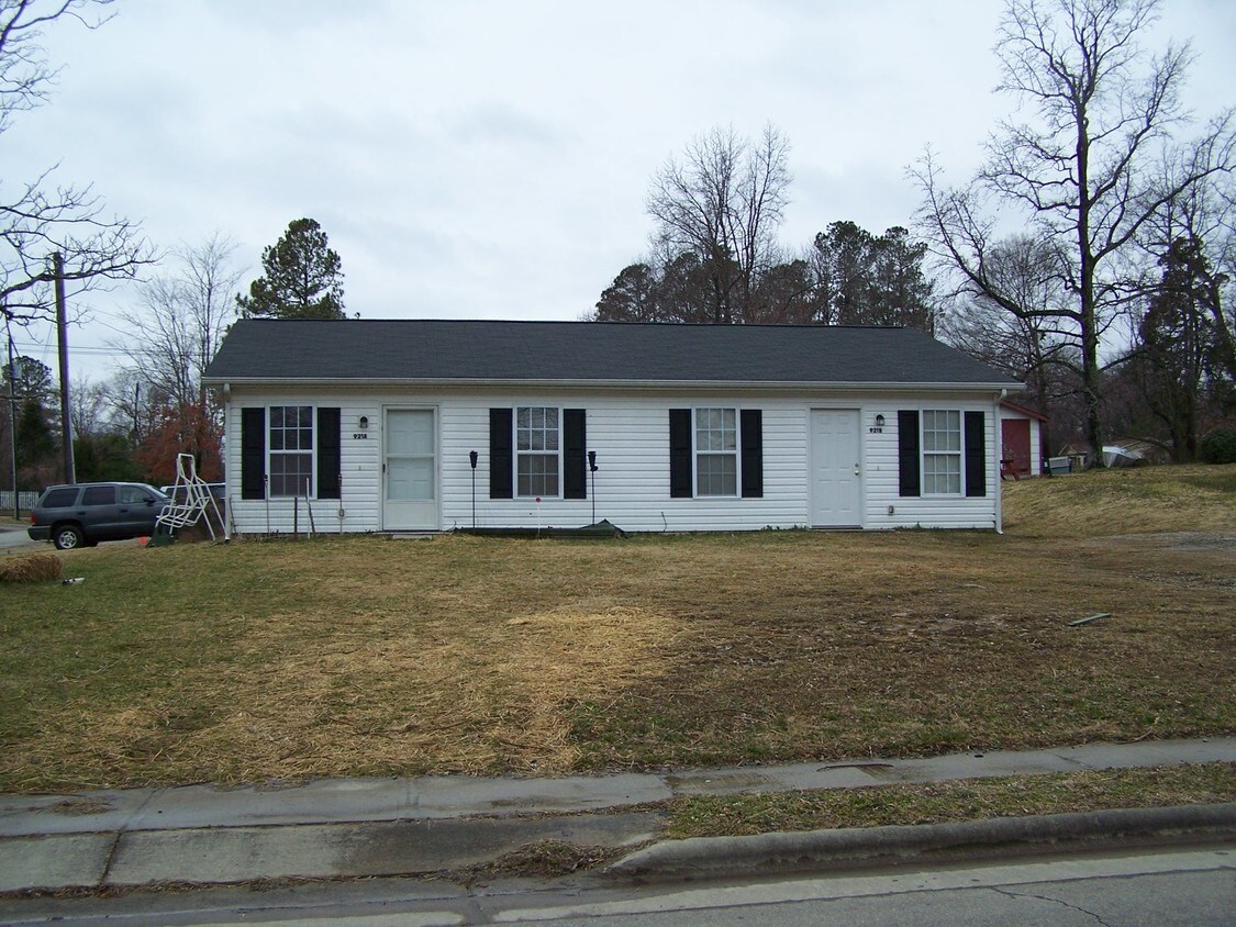 Primary Photo - 921 Goshen St