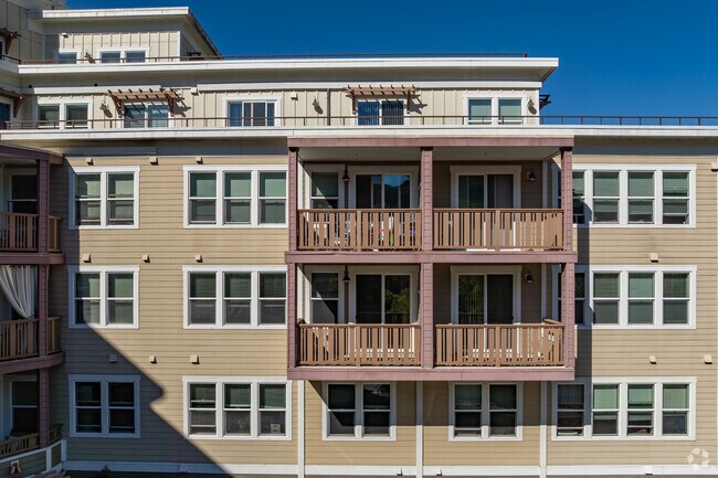 Alternar - 33 North Apartments