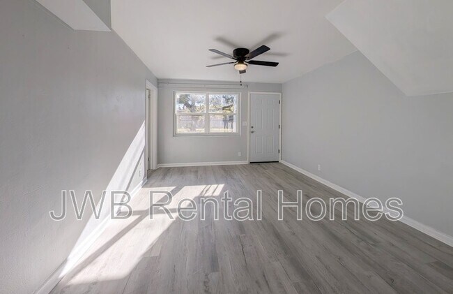 Foto del edificio - 3324 N Davis St