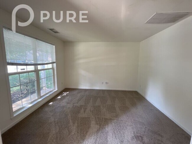 Building Photo - 1326 Charidge Ln