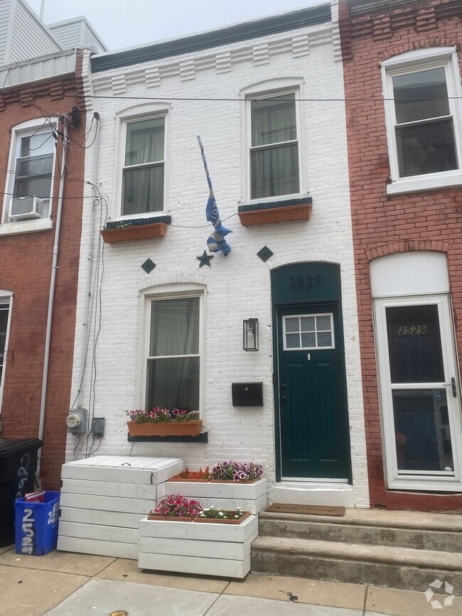 Building Photo - 2527 E Gordon St