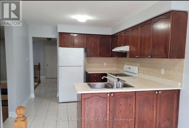 Building Photo - 27 Letty Ave