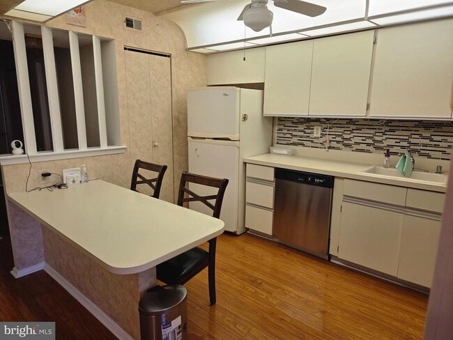 Building Photo - 10201 Bustleton Ave