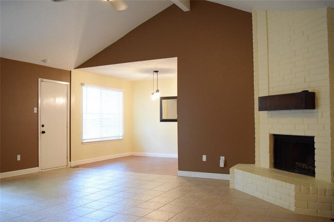 Foto del edificio - 6619 Kearney Dr