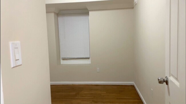 Foto del edificio - South End Area. Eat-in Kitchen, Laundry, S...