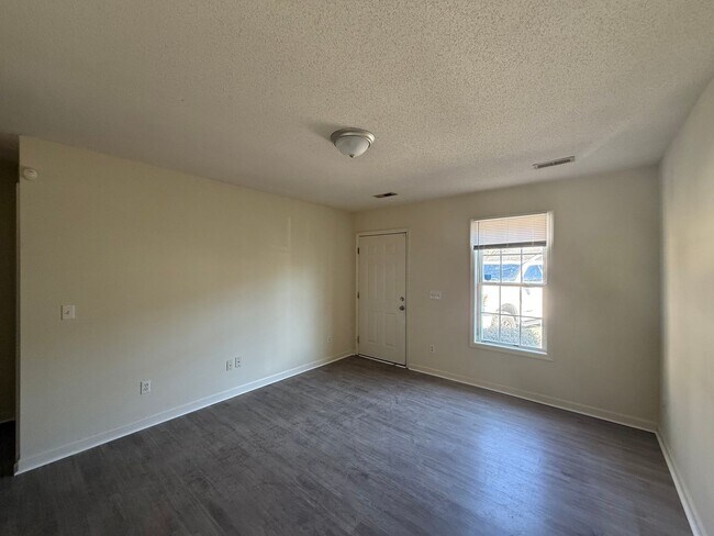 Building Photo - Two bedroom, 1 bath apartment in Graham (Park Place Apts)