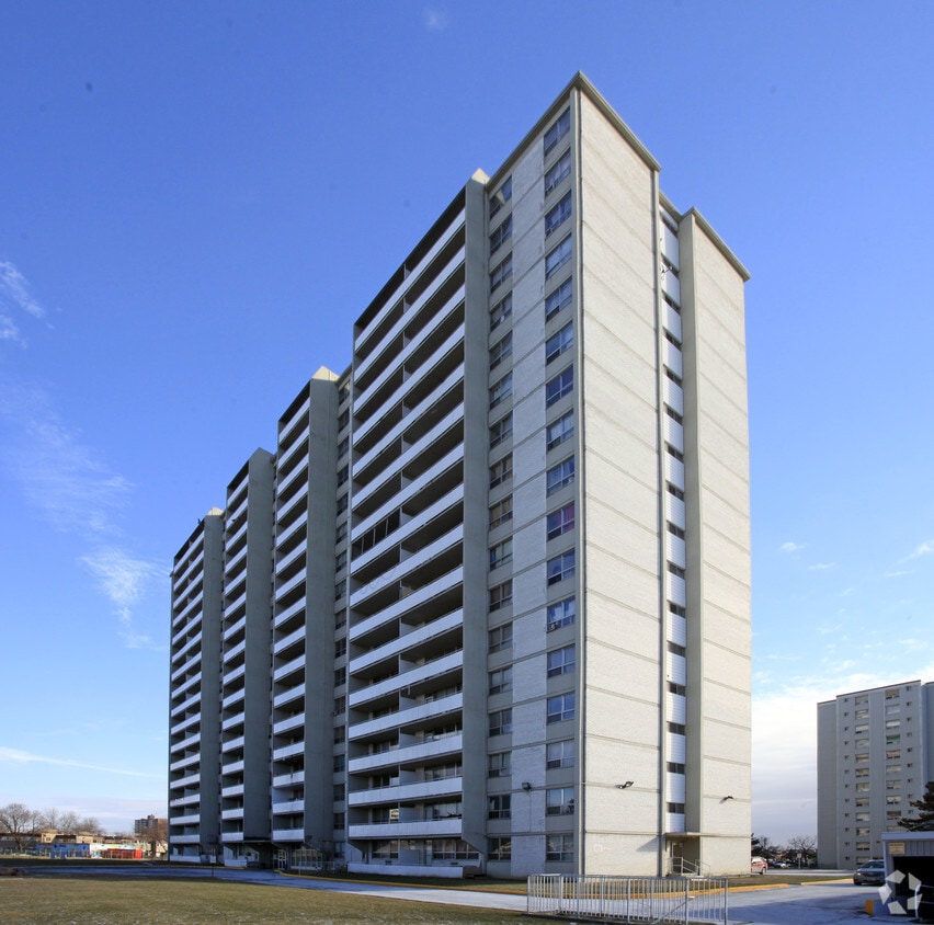 Building Photo - South Gate Towers