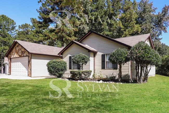 Building Photo - Lease today! No extra charge for contentme...
