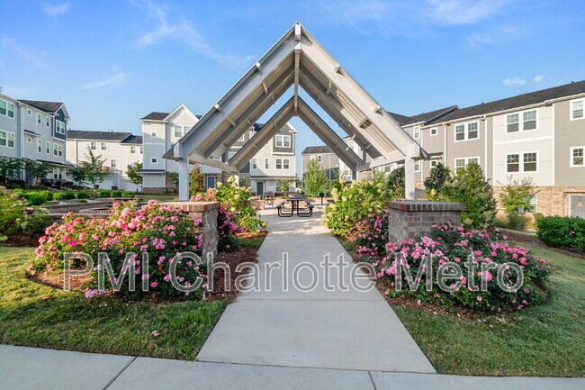 Foto del edificio - 4472 Millennium Ave