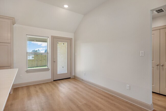 Foto del edificio - 3191 Dogwood Pk Blvd