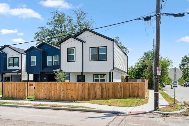Building Photo - 5700 Elysian St