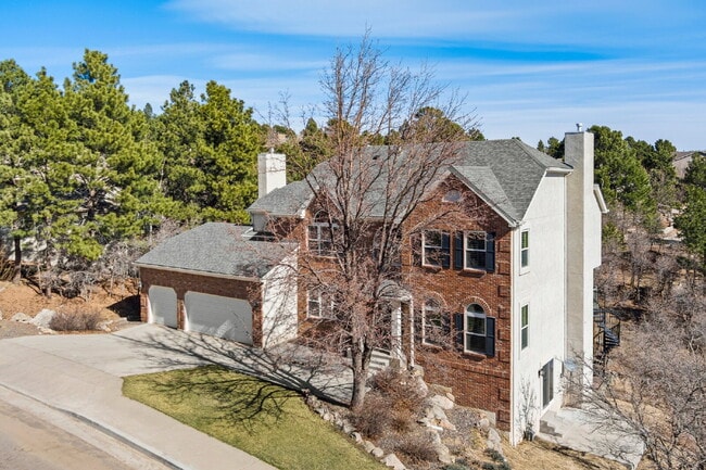 Foto del edificio - Luxury Living in Cheyenne Mountain – Minut...