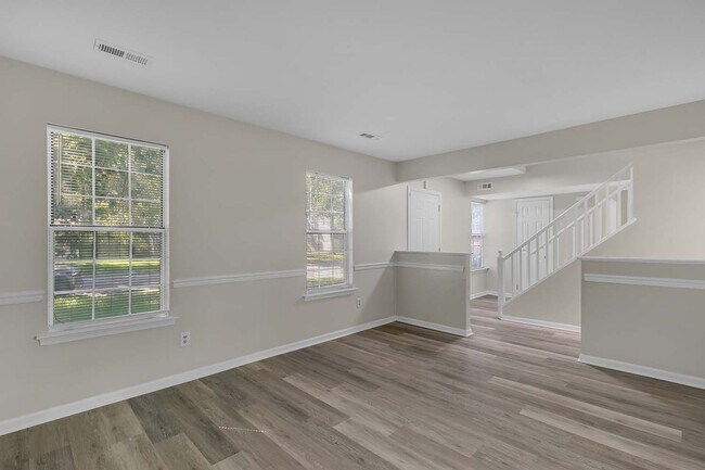 Foto del edificio - Call Sabrina Thomas Office at 757-767-0767...